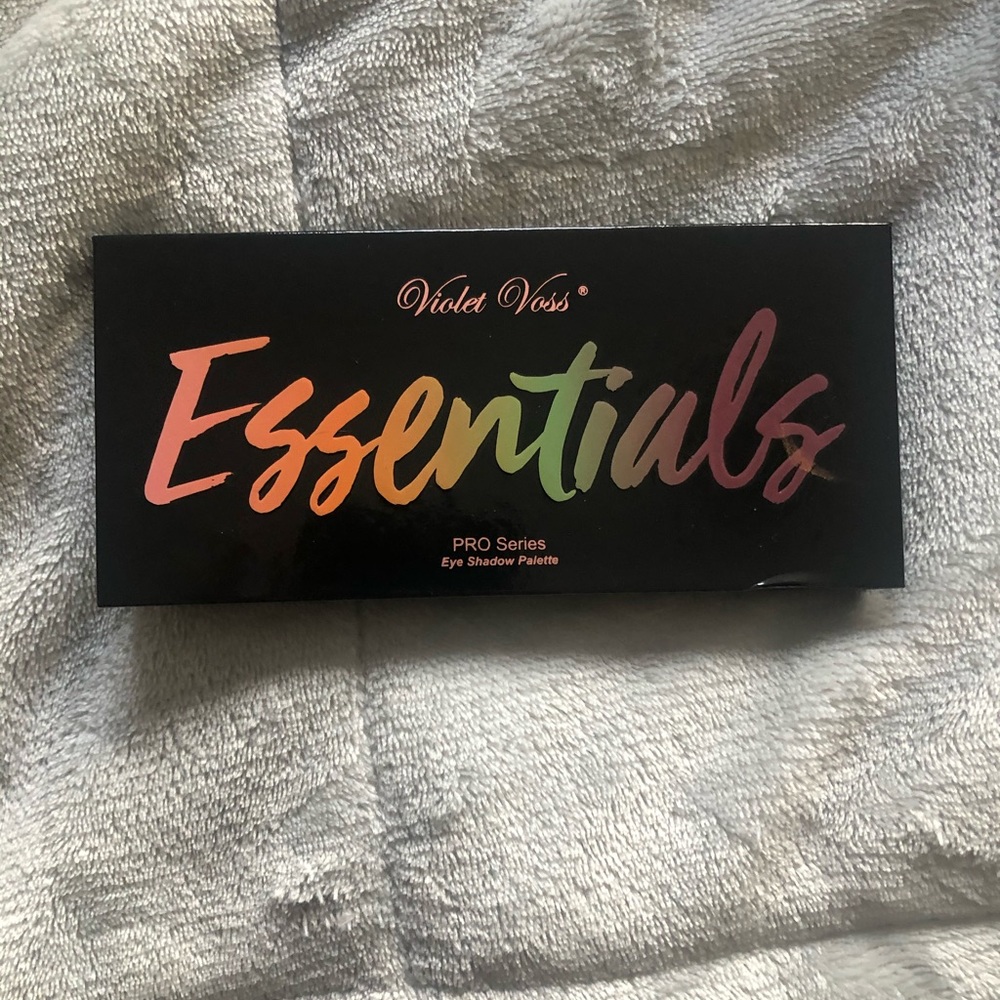 Violet Voss Essentials Palette